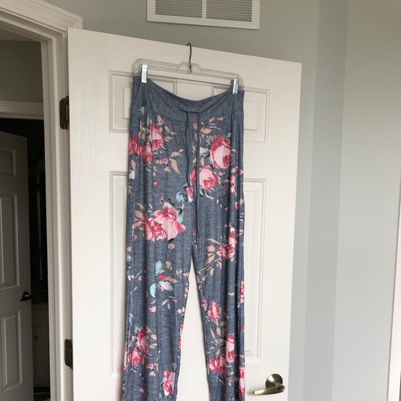 Pants - Floral lounging/yoga pants 🧘🏻‍♀️🎊🎊🎊💥💥SALE